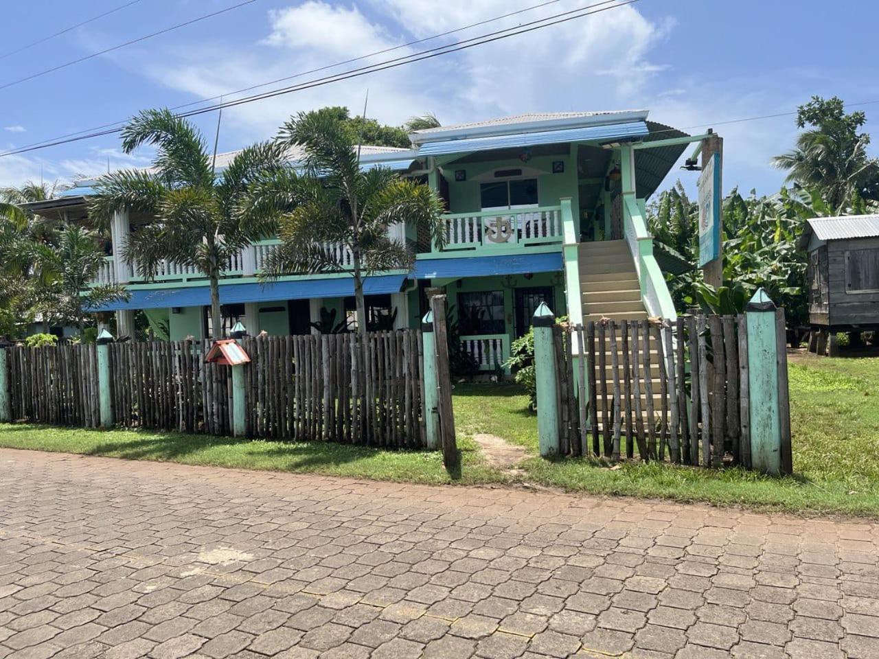 Hospedaje Rosa Del Mar & Sweets Cafe South End Exterior foto